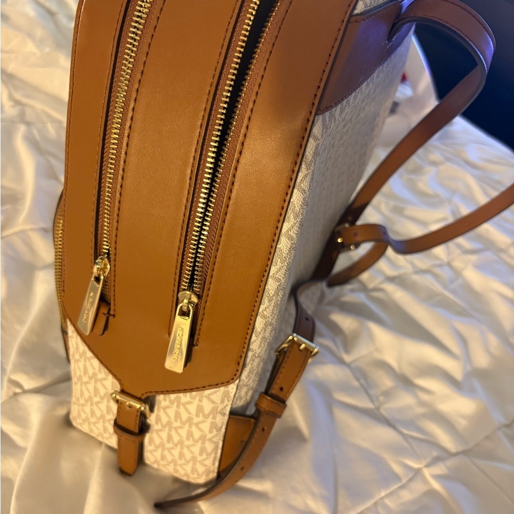 Michael kors logo leather backpack - Picture 5 of 6